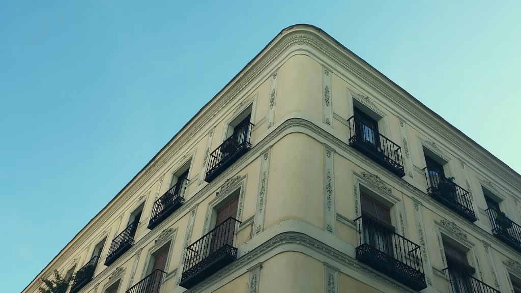 bruges, appartements, city, building, house, nature, grunge, architecture, urban, residential, exterior, construction, home, real estate, apartment, condo, balcony, blaconies, windows, railings, sky